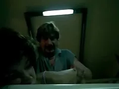 L'uomo porta porno film gratis mature un sacco di divertimento per una bella ragazza