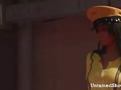 Ragazze mature film porno con ascella shaggy accarezzando la figa pelosa