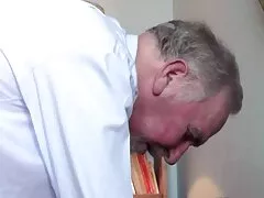 Decido di masturbarmi con i membri della gomma e un uomo film porno gratis donne mature lo brucia