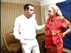Lesbochki cattivo con lingua mature video gratis perforato